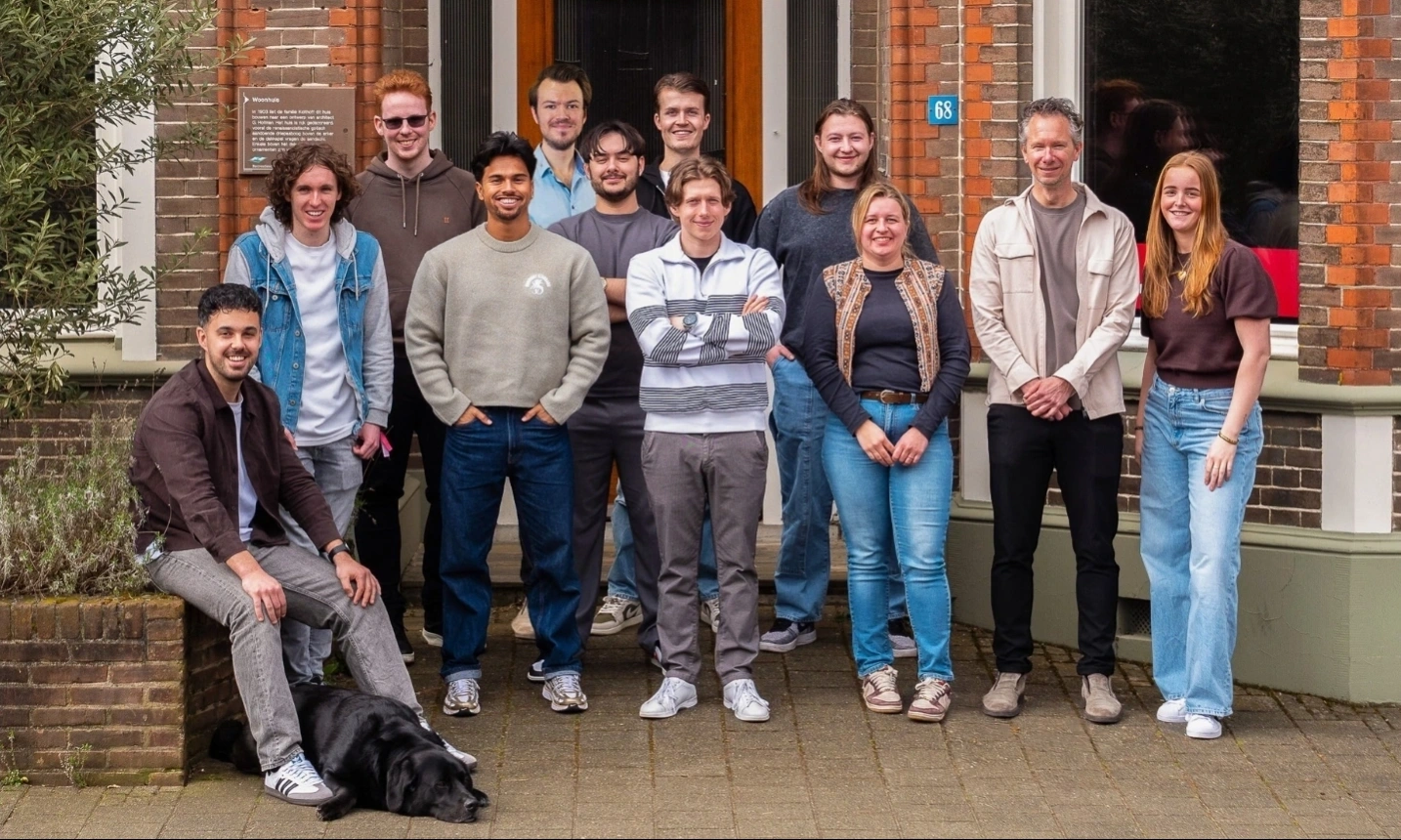 team ittica media voor hun historische pand 